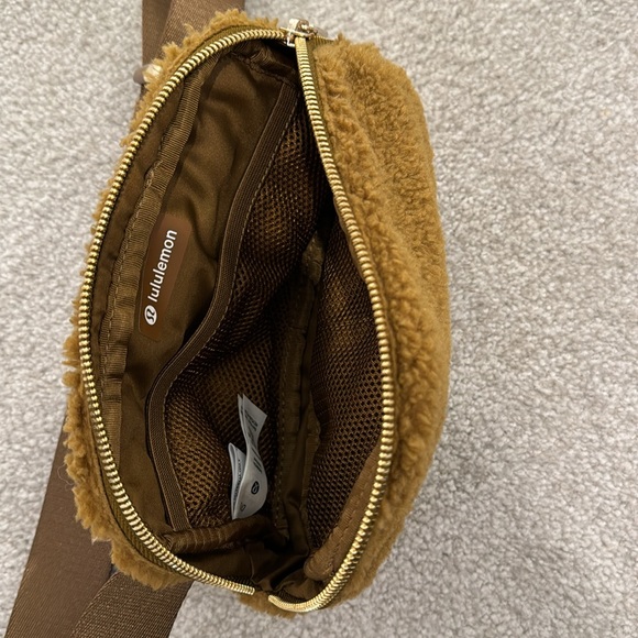 Lululemon everywhere belt bag 1L fleece - Picture 3 of 5